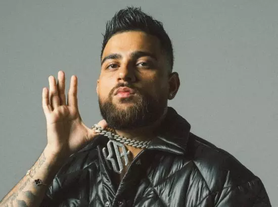 ਪੰਜਾਬੀ ਗਾਇਕ Karan Aujla ਨੂੰ ਮਹਿਲਾ ਕਮਿਸ਼ਨ ਸਾਹਮਣੇ ਪੇਸ਼ ਹੋਣਾ ਹੀ ਪਵੇਗਾ