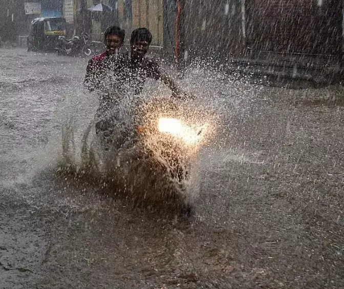 Punjab Rain: ਪੰਜਾਬ ਚ ਮੀਂਹ ਕਾਰਨ ਹਾਲਾਤ ਚਿੰਤਾਜਨਕ, ਪਠਾਨਕੋਟ ਚ ਹਵਾਈ ਅੱਡੇ ਨੂੰ ਜਾਂਦੀ ਸੜਕ ਟੁੱਟੀ