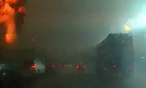 ਅਮਰੀਕਾ : ਸੜਕ ’ਤੇ ਜਾਂਦੀਆਂ ਗੱਡੀਆਂ ਉਤੇ ਡਿੱਗੀ ਅਸਮਾਨੀ ਬਿਜਲੀ