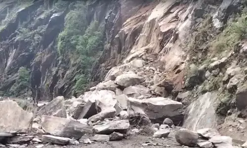 Badrinath: ਜ਼ਮੀਨ ਖਿਸਕਣ ਨਾਲ ਬਦਰੀਨਾਥ ਹਾਈਵੇ ਹੋਇਆ ਬਲੌਕ, 300 ਤੋਂ ਵੱਧ ਸ਼ਰਧਾਲੂ ਫਸੇ