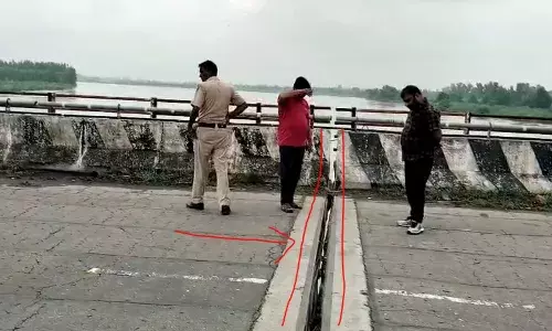 ਮੁਕੇਰੀਆਂ ਦੇ ਧਨੋਆ ਪੱਤਣ ਪੁਲ ‘ਚ ਪਈਆਂ ਤਰੇੜਾਂ, ਪ੍ਰਸਾਸ਼ਨ ਮੁਸ਼ਤੈਦ