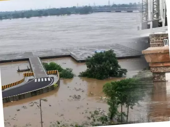 Flood in delhi ਹਥਿਨੀਕੁੰਡ ਦੇ ਸਾਰੇ ਗੇਟ ਖੋਲ੍ਹੇ, ਦਿੱਲੀ ਤੇ ਹੜ੍ਹ ਦਾ ਖ਼ਤਰਾ