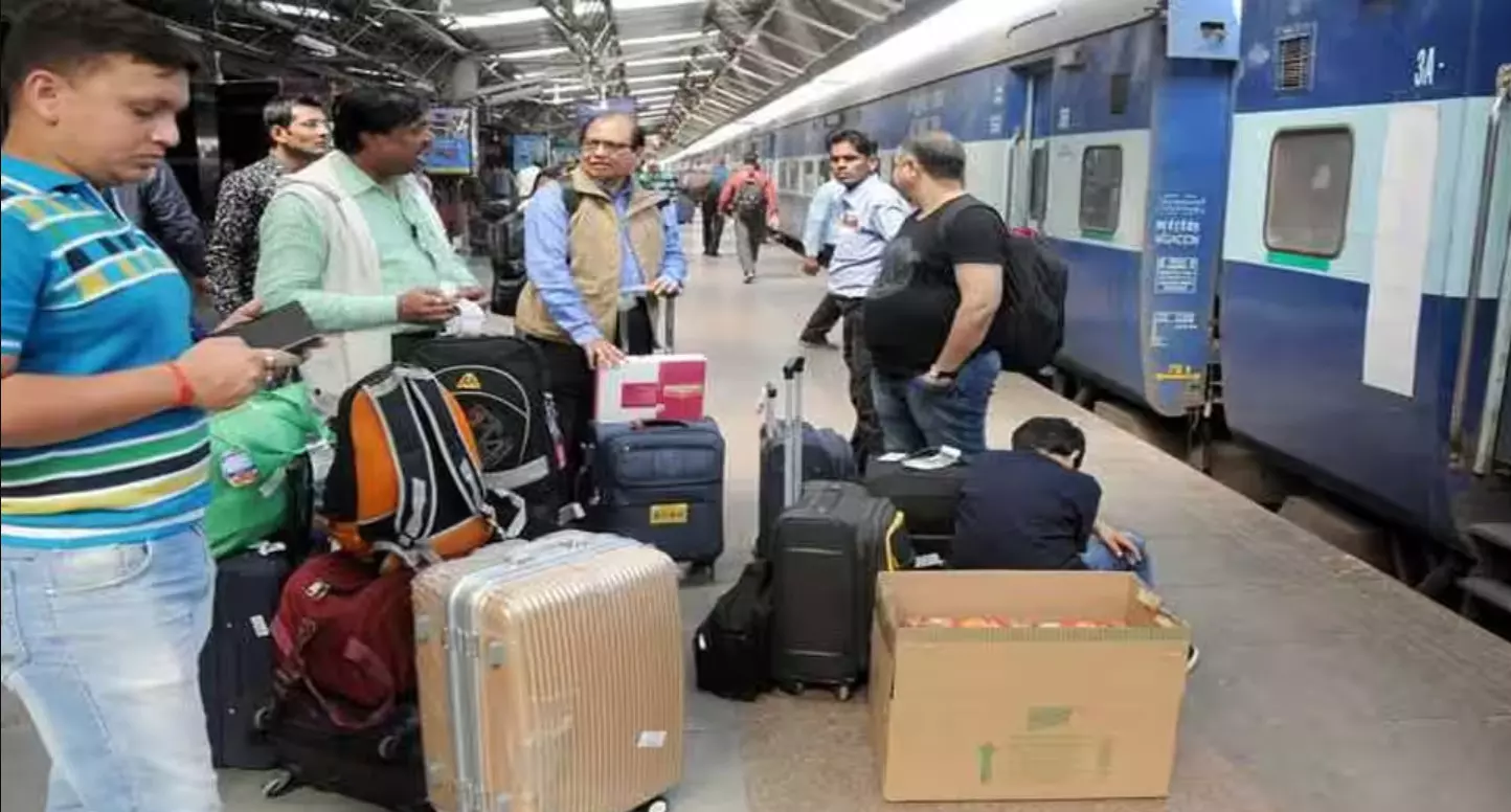 Railway New Rules : ਰੇਲਗੱਡੀ ਚ ਸਫ਼ਰ ਕਰਨ ਵਾਲਿਆਂ ਲਈ ਹੈ ਇਹ ਖ਼ਬਰ, ਜੇ ਇਹ ਗ਼ਲਤੀ ਕੀਤੀ ਤਾਂ ਭਰਨਾ ਪੈ ਸਕਦੈ ਭਾਰੀ ਜੁਰਮਾਨਾ Railway New Rules : ਰੇਲਗੱਡੀ ਚ ਸਫ਼ਰ ਕਰਨ ਵਾਲਿਆਂ ਲਈ ਹੈ ਇਹ ਖ਼ਬਰ, ਜੇ ਇਹ ਗ਼ਲਤੀ ਕੀਤੀ ਤਾਂ ਭਰਨਾ ਪੈ ਸਕਦੈ ਭਾਰੀ ਜੁਰਮਾਨਾ