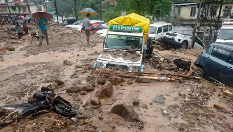 Himachal Heavy Rains: ਹਿਮਾਚਲ ਚ ਮੀਂਹ ਦਾ ਕਹਿਰ ਜਾਰੀ, ਪੰਜਾਬ ਨੂੰ ਵੀ ਹੋ ਸਕਦਾ ਖ਼ਤਰਾ, ਕੁੱਲੂ-ਮੰਡੀ ਚ ਫਟੇ ਬੱਦਲ