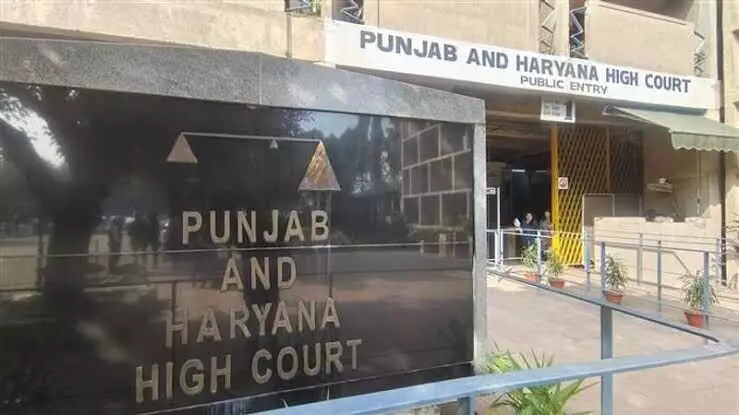 Punjab Haryana High Court: ਹਾਈ ਕੋਰਟ ਨੂੰ ਬੰਬ ਨਾਲ ਉਡਾਉਣ ਦੀ ਧਮਕੀ, ਰਜਿਸਟਰਾਰ ਨੂੰ ਆਈ ਈ-ਮੇਲ Punjab Haryana High Court: ਹਾਈ ਕੋਰਟ ਨੂੰ ਬੰਬ ਨਾਲ ਉਡਾਉਣ ਦੀ ਧਮਕੀ, ਰਜਿਸਟਰਾਰ ਨੂੰ ਆਈ ਈ-ਮੇਲ