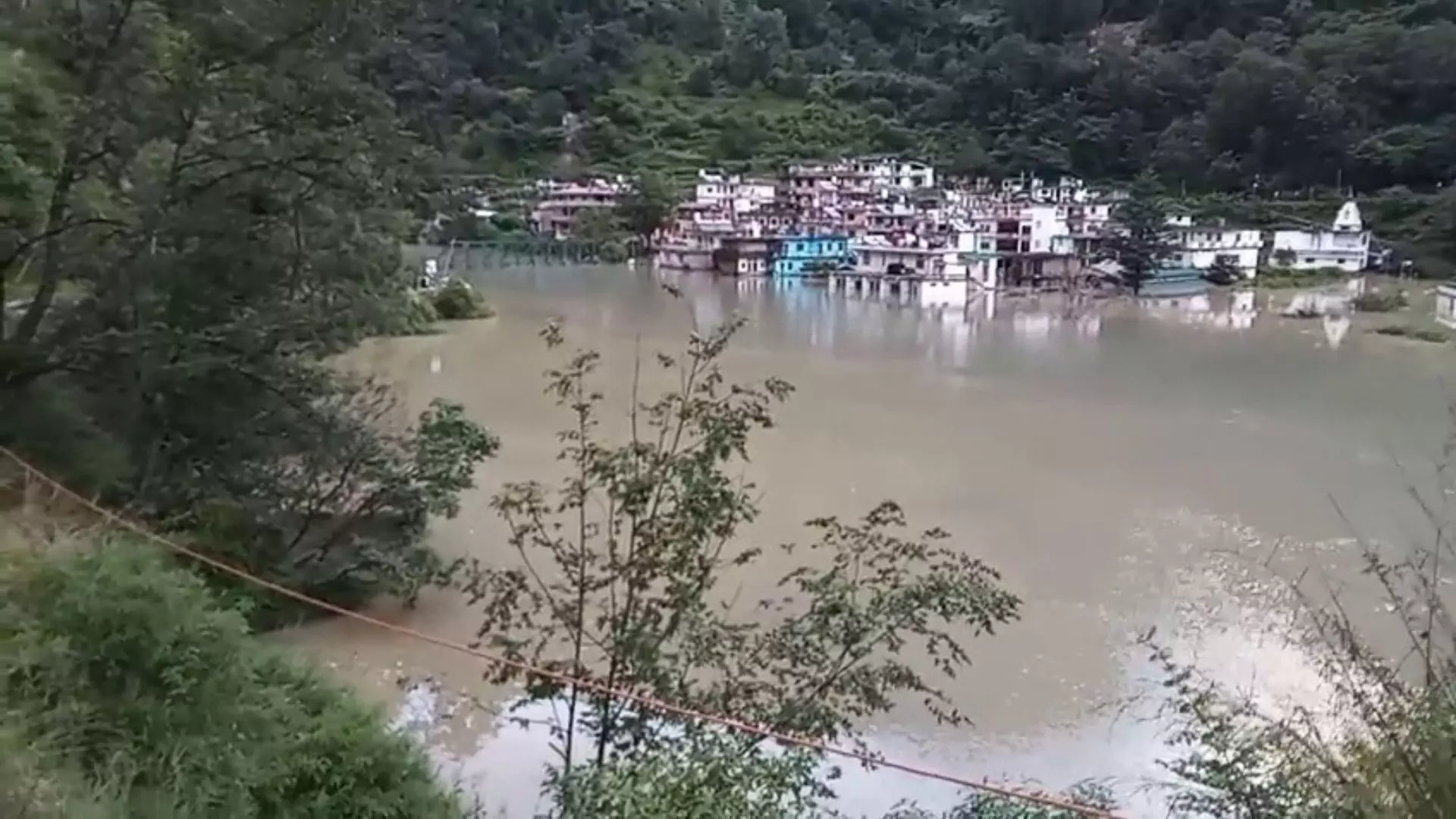 ਮਲਬੇ ਕਾਰਨ ਯਮੁਨਾ ਨਦੀ ਵਿੱਚ ਬਣੀ ਝੀਲ, ਪਿੰਡ ਦੇ ਸਾਰੇ ਘਰ ਕਰਵਾਤੇ ਖਾਲੀ