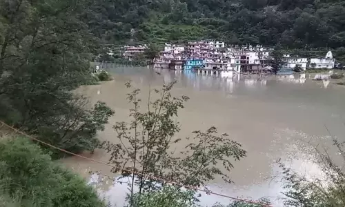 ਮਲਬੇ ਕਾਰਨ ਯਮੁਨਾ ਨਦੀ ਵਿੱਚ ਬਣੀ ਝੀਲ, ਪਿੰਡ ਦੇ ਸਾਰੇ ਘਰ ਕਰਵਾਤੇ ਖਾਲੀ