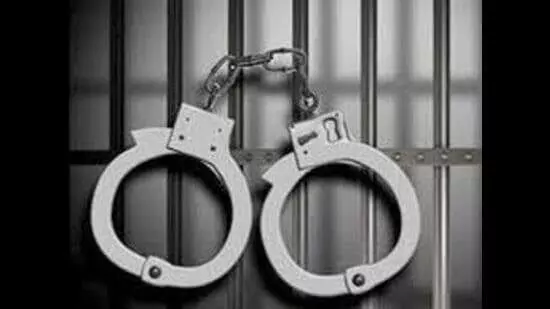 Punjab News: ਮੁੰਬਈ ਪਹੁੰਚੀ ਪੰਜਾਬ ਪੁਲਿਸ, ਗੈਂਗਸਟਰ ਲੱਕੀ ਪਟਿਆਲ ਦੇ ਦੋ ਕਰੀਬੀ ਗ੍ਰਿਫਤਾਰ Punjab News: ਮੁੰਬਈ ਪਹੁੰਚੀ ਪੰਜਾਬ ਪੁਲਿਸ, ਗੈਂਗਸਟਰ ਲੱਕੀ ਪਟਿਆਲ ਦੇ ਦੋ ਕਰੀਬੀ ਗ੍ਰਿਫਤਾਰ