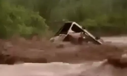 ਮੋਹਾਲੀ ਵਿੱਚ ਬਾਰਸ਼ ਦੇ ਪਾਣੀ ਵਿਚ ਰੁੜੀ ਜੀਪ