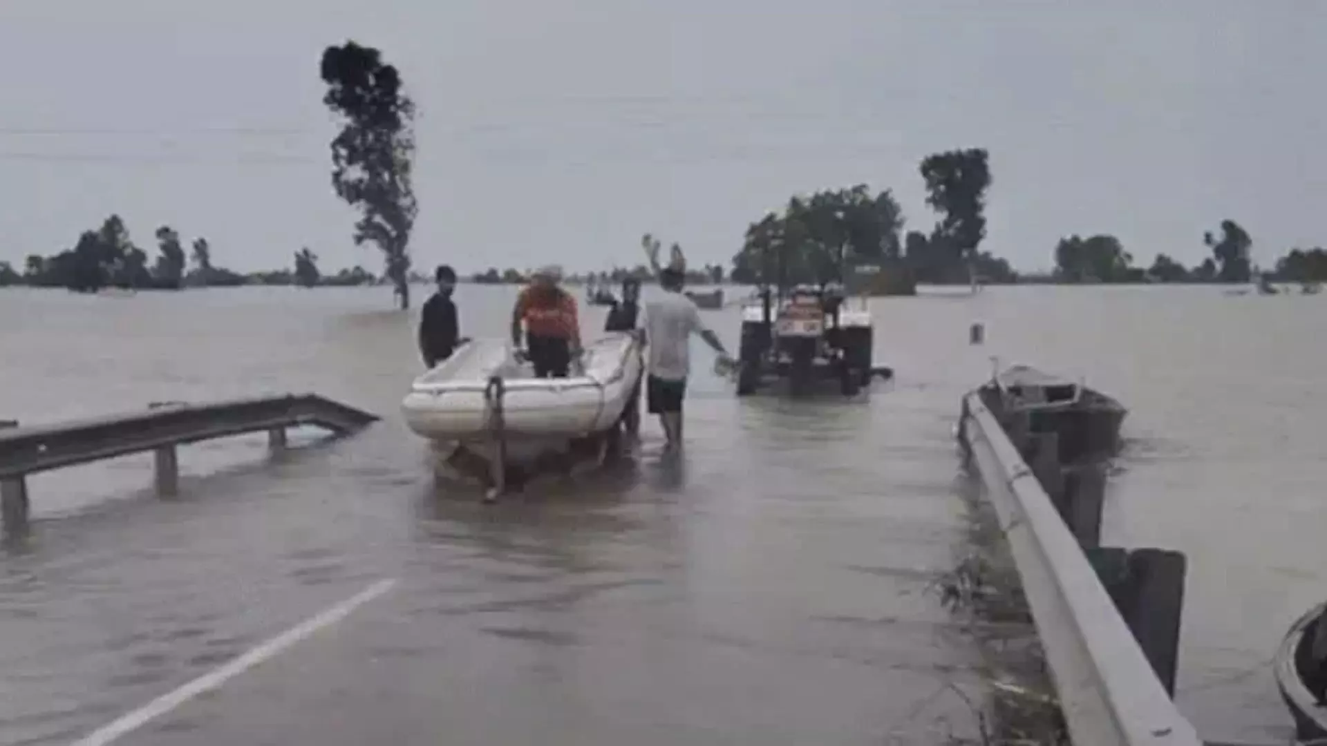 ਹੜ੍ਹ ਕਾਰਨ 10 ਪਿੰਡਾਂ ਚ ਵੜਿਆ ਰਾਵੀ ਦਰਿਆ ਦਾ ਪਾਣੀ, ਟੁੱਟਾ ਧੁੱਸੀ ਬੰਨ੍ਹ