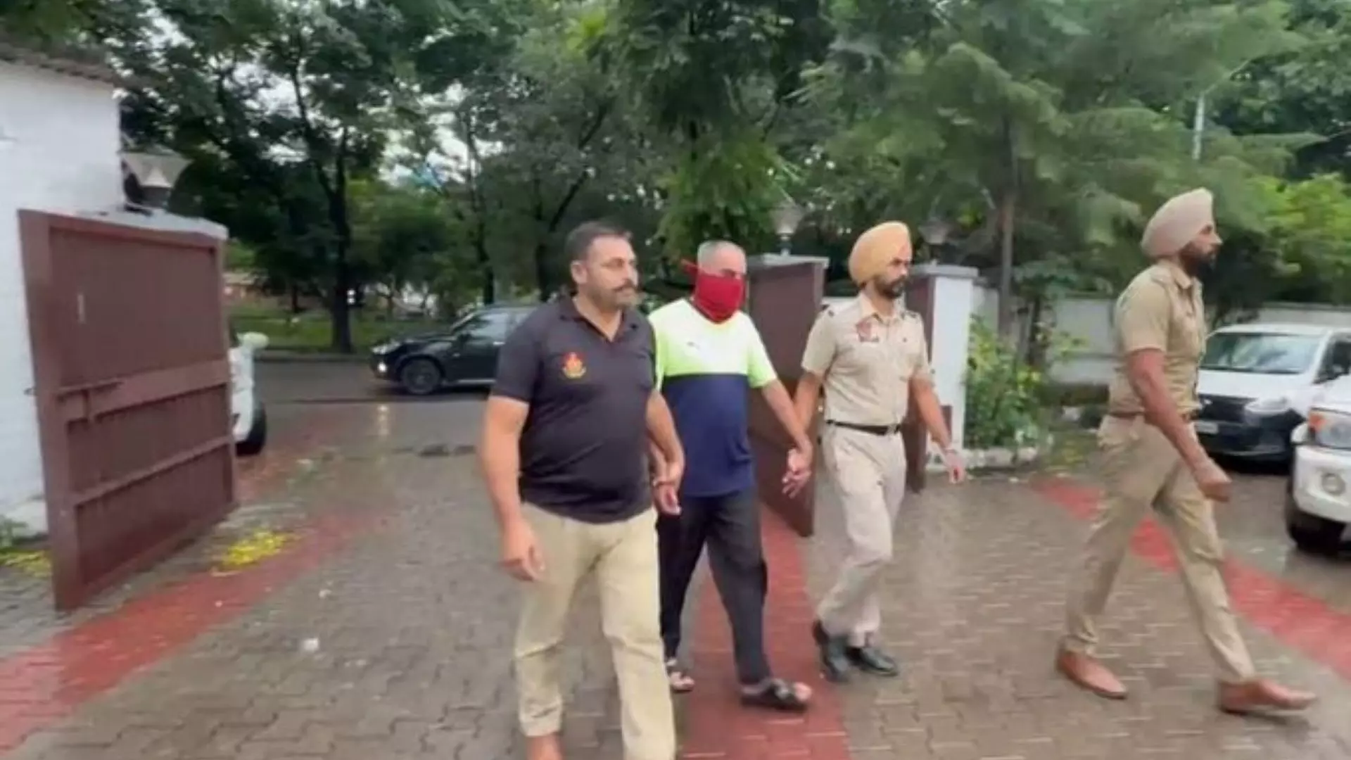 ਦੇਖੋ, ਕੌਣ ਦੇ ਰਿਹਾ ਸੀ Singer Mankirat Aulakh ਨੂੰ ਧਮਕੀਆਂ