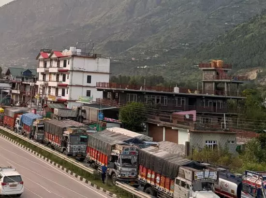 ਚੰਡੀਗੜ੍ਹ-ਕੁੱਲੂ ਹਾਈਵੇਅ ਤੇ 50 ਕਿਲੋਮੀਟਰ ਲੰਬਾ ਟ੍ਰੈਫਿਕ ਜਾਮ