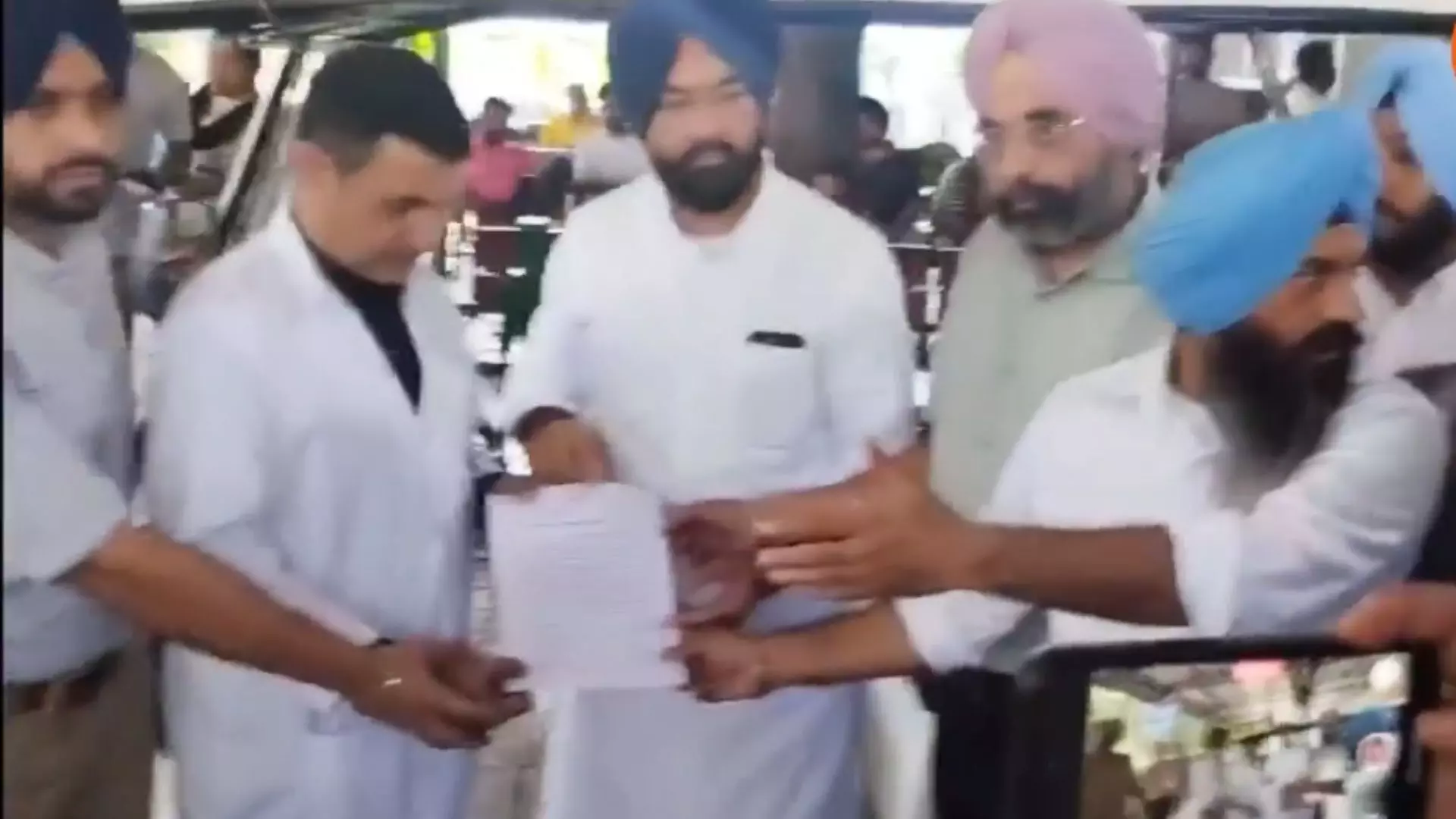 ਬੱਚੇ ਦਾ ਸਿਰ ਚੁੱਕਣ ਦੀ ਘਟਨਾ ਨੂੰ ਲੈ ਕੇ ਅਕਾਲੀ ਵਫਦ ਰਾਜਿੰਦਰਾ ਹਸਪਤਾਲ ਪੁੱਜਾ