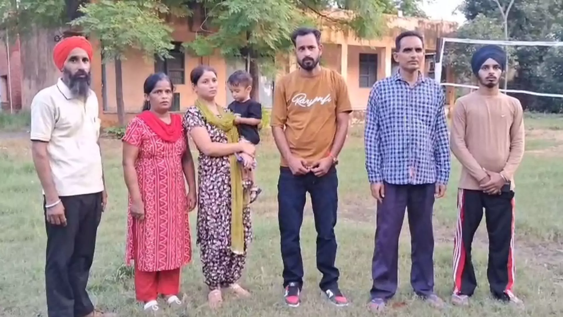 ਜਵਾਹਰ ਨਵੋਦਿਆ ਵਿਦਿਆਲਿਆ ਦੇ ਚਾਰ ਗੋਲਡ ਮੈਡਲ ਵਿਦਿਆਰਥੀ ਹਮੀਰਪੁਰ ਚ ਫਸੇ