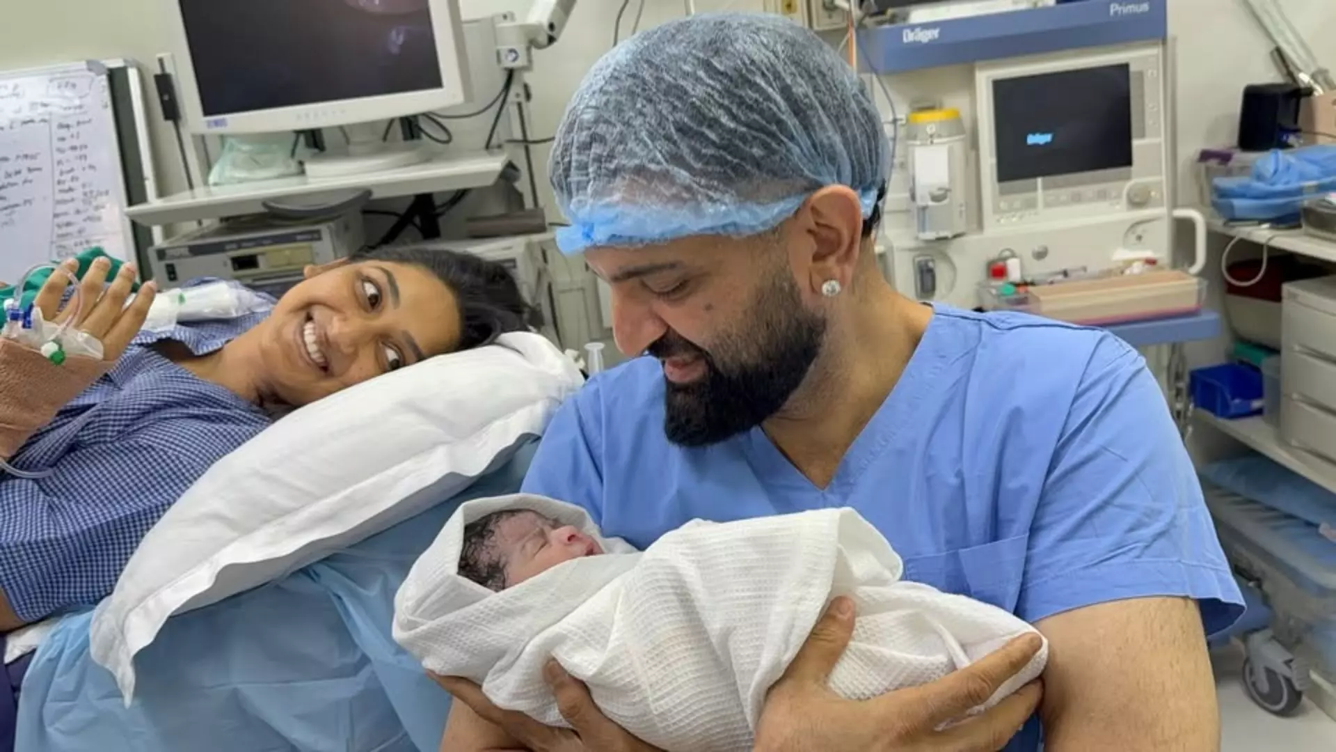 ਹੰਸ ਪਰਿਵਾਰ ਵੱਲੋਂ ਪਿਆਰੀ ਧੀ ਦਾ ਕੀਤਾ ਗਿਆ ਸਵਾਗਤ ਹੰਸ ਪਰਿਵਾਰ ਵੱਲੋਂ ਪਿਆਰੀ ਧੀ ਦਾ ਕੀਤਾ ਗਿਆ ਸਵਾਗਤ