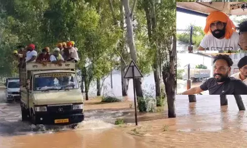 ਹੜ੍ਹ ਪੀੜਤਾਂ ਲਈ ਅਗੇ ਆਏ ਨੌਜਵਾਨ, 5-5 ਫੁੱਟ ਪਾਣੀ ਚੋਂ ਕਰ ਰਹੇ ਰੈਸਕਿਊ