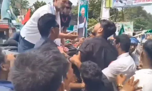 ਰਾਹੁਲ ਗਾਂਧੀ ਨੇ ਵਿਰੋਧ ਕਰਨ ਵਾਲੇ ਨੌਜਵਾਨਾਂ ਨੂੰ ਵੱਖਰੇ ਤਰੀਕੇ ਨਾਲ ਕੀਤਾ ਸ਼ਾਂਤ