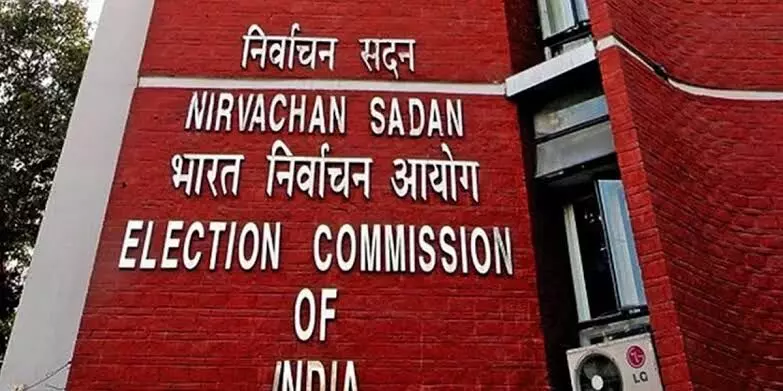 Election Commission: ਤੁਹਾਡੀ ਦਿੱਤੀ ਹੋਈ ਫੋਟੋ ਨਾਲ ਮਿਲੇਗਾ ਨਵਾਂ ਵੋਟਰ ਕਾਰਡ, ਮੁੜ ਨਿਰੀਖਣ ਤੋਂ ਬਾਅਦ ਕਮਿਸ਼ਨ ਨੇ ਕੀਤੀ ਅਜਿਹੀ ਤਿਆਰੀ