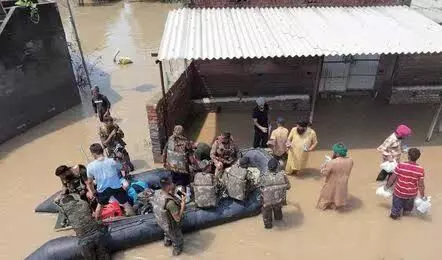 Punjab News: ਮੁੱਖ ਮੰਤਰੀ ਭਗਵੰਤ ਮਾਨ ਨੇ ਪੰਜਾਬ ਦੇ ਹੜ੍ਹ ਪ੍ਰਭਾਵਿਤ ਖੇਤਰਾਂ ਦਾ ਕੀਤਾ ਦੌਰਾ, ਲੋਕਾਂ ਦੀ ਮਦਦ ਕਰਨ ਦਾ ਦਿੱਤਾ ਭਰੋਸਾ