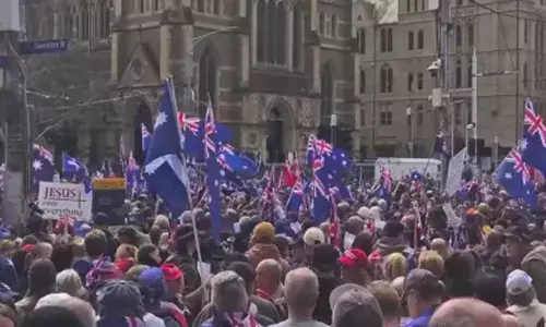 ਭਾਰਤੀਆਂ ਨੂੰ ਡਿਪੋਰਟ ਕਰਵਾਉਣ ਸੜਕਾਂ ’ਤੇ ਉਤਰੇ ਗੋਰੇ