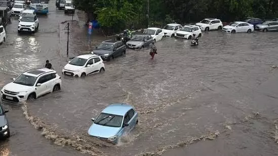 Weather News: ਪਹਾੜ ਤੋਂ ਮੈਦਾਨ ਤੱਕ ਮੀਂਹ ਨੇ ਮਚਾਈ ਹਾਹਾਕਾਰ, ਲਈ ਸ਼ਹਿਰਾਂ ਵਿੱਚ ਸਕੂਲ ਬੰਦ