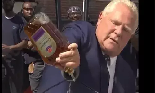 ਡਗ ਫ਼ੋਰਡ ਨੇ ਸ਼ਰਾਬ ਡੋਲ੍ਹ ਕੇ ਜ਼ਾਹਰ ਕੀਤਾ ਗੁੱਸਾ