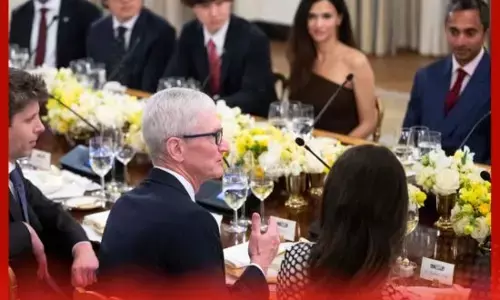 ਟਰੰਪ ਨੇ ਡਿਨਰ ਦੌਰਾਨ ਟਿਮ ਕੁੱਕ ਨੂੰ ਝਿੜਕਿਆ, ਜਾਣੋ ਕੀ ਪੈ ਗਈ ਭਸੂੜੀ ?