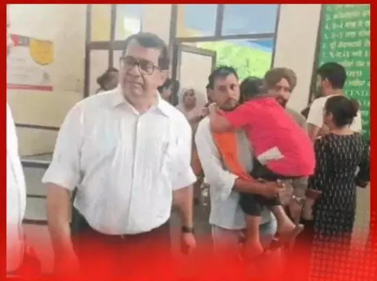 ਗੁਰਦੇ ਦੀ ਬਿਮਾਰੀ ਤੋਂ ਪੀੜਤ ਬੱਚੇ ਨੂੰ ਹੜ੍ਹ ਤੋਂ ਬਚਾ ਕੇ ਹਸਪਤਾਲ ਪਹੁੰਚਾਇਆ