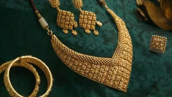 Gold Price Today: ਸਤੰਬਰ ਵਿੱਚ ਵੀ ਸੋਨੇ ਦੀਆਂ ਕੀਮਤਾਂ ਵਿੱਚ ਤੇਜ਼ੀ ਜਾਰੀ, ਜਾਣੋ ਕਿਉੰ ਵਧ ਰਹੀ ਲਗਾਤਾਰ ਕੀਮਤ Gold Price Today: ਸਤੰਬਰ ਵਿੱਚ ਵੀ ਸੋਨੇ ਦੀਆਂ ਕੀਮਤਾਂ ਵਿੱਚ ਤੇਜ਼ੀ ਜਾਰੀ, ਜਾਣੋ ਕਿਉੰ ਵਧ ਰਹੀ ਲਗਾਤਾਰ ਕੀਮਤ