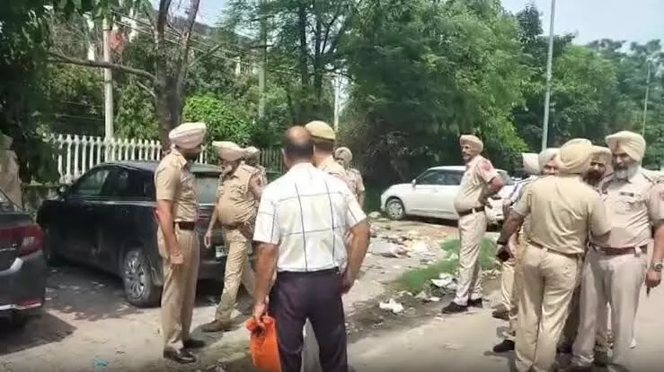 Punjab News: ਪੰਜਾਬ ਪੁਲਿਸ ਦੇ ਹੌਲਦਾਰ ਨੇ ਖ਼ੁਦ ਨੂੰ ਗੋਲੀ ਮਾਰ ਕੇ ਕੀਤੀ ਖ਼ੁਦਕੁਸ਼ੀ, ਕਾਰ ਵਿੱਚ ਮਿਲੀ ਲਾਸ਼ Punjab News: ਪੰਜਾਬ ਪੁਲਿਸ ਦੇ ਹੌਲਦਾਰ ਨੇ ਖ਼ੁਦ ਨੂੰ ਗੋਲੀ ਮਾਰ ਕੇ ਕੀਤੀ ਖ਼ੁਦਕੁਸ਼ੀ, ਕਾਰ ਵਿੱਚ ਮਿਲੀ ਲਾਸ਼