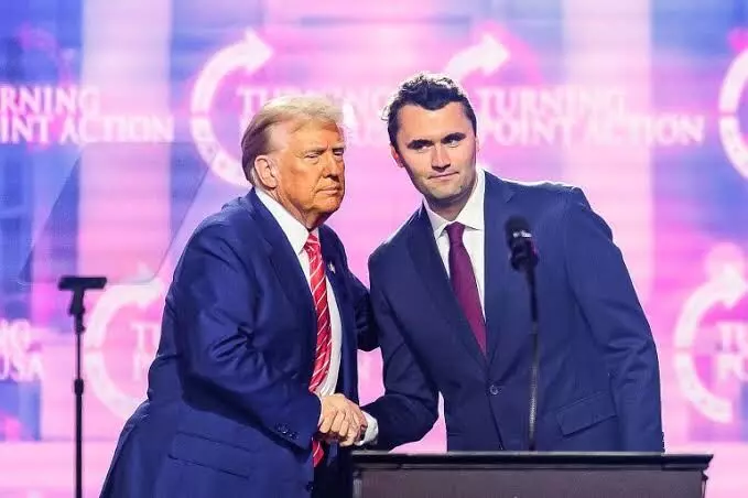 Charlie Kirk: ਚਾਰਲੀ ਕਿਰਕ ਦੇ ਕਾਤਲ ਦੀ ਤਲਾਸ਼ ਤੇਜ਼, ਅਧਿਕਾਰੀ ਬੋਲੇ - ਕਾਲਜ ਦੇ ਵਿਦਿਆਰਥੀਆਂ ਦੀ ਉਮਰ ਦਾ ਹੋ ਸਕਦਾ ਹੈ ਹਮਲਾਵਰ