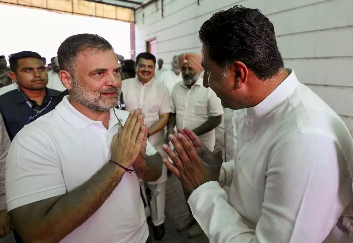 Rahul Gandhi: ਅੰਮ੍ਰਿਤਸਰ ਪਹੁੰਚੇ ਰਾਹੁਲ ਗਾਂਧੀ, ਅਜਨਾਲਾ ਅਤੇ ਰਮਦਾਸ ਵਿੱਚ ਹੜ੍ਹ ਪੀੜਤਾਂ ਨਾਲ ਕੀਤੀ ਮੁਲਾਕਾਤ