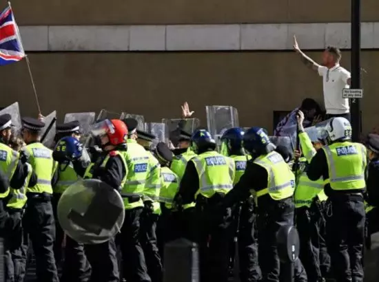 ਲੰਡਨ ਵਿੱਚ ਵੱਡੇ ਪ੍ਰਦਰਸ਼ਨ: 1.5 ਲੱਖ ਲੋਕ ਸੜਕਾਂ ਤੇ ਕਿਉਂ ਉੱਤਰੇ?