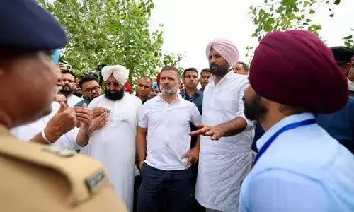 Rahul Gandhi: ਪੰਜਾਬ ਵਿੱਚ ਟੁੱਟੇ ਘਰ ਅਤੇ ਬਰਬਾਦ ਫ਼ਸਲ ਦੇਖ ਕੇ ਭਾਵੁਕ ਹੋਏ ਰਾਹੁਲ ਗਾਂਧੀ, ਬੱਚੇ ਨੂੰ ਲਿਆ ਗਲ਼