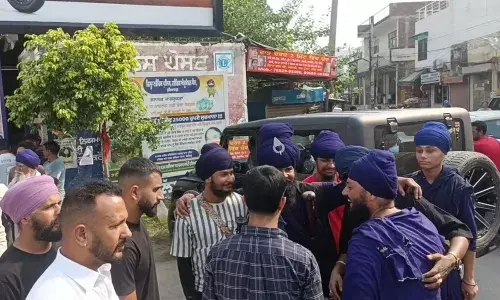 ਵੱਡੇ ਜਥੇ ਨਾਲ ਹੁਸ਼ਿਆਰਪੁਰ ਪਹੁੰਚੇ ਨਿਹੰਗ ਸਿੰਘ, ਪ੍ਰਵਾਸੀਆਂ ਨੂੰ ਕਢਣ ਦੀ ਕੀਤੀ ਮੰਗ