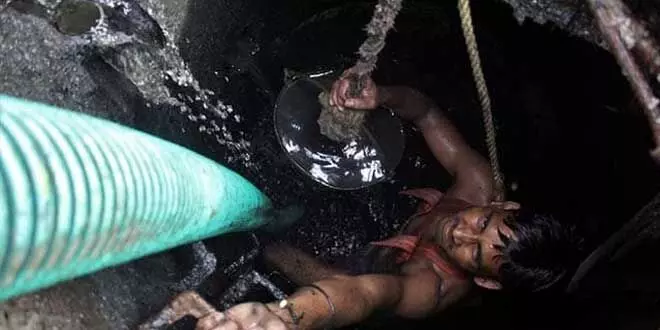 ਸੀਵਰੇਜ ਦੀ ਸਫ਼ਾਈ ਕਰਦਿਆਂ ਜ਼ਹਿਰੀਲੀ ਗੈਸ ਨਾਲ 1 ਮੌਤ, 3 ਗੰਭੀਰ