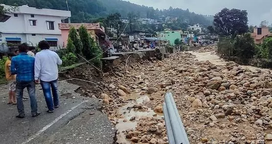 Dehradun Cloudburst: ਉੱਤਰਾਖੰਡ ਦੇ ਦੇਹਰਾਦੂਨ ਚ ਮੀਂਹ ਨਾਲ ਭਾਰੀ ਤਬਾਹੀ, 6 ਮੌਤਾਂ Dehradun Cloudburst: ਉੱਤਰਾਖੰਡ ਦੇ ਦੇਹਰਾਦੂਨ ਚ ਮੀਂਹ ਨਾਲ ਭਾਰੀ ਤਬਾਹੀ, 6 ਮੌਤਾਂ