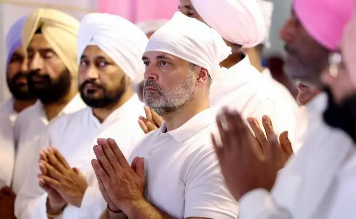 Rahul Gandhi: ਰਾਹੁਲ ਗਾਂਧੀ ਨੂੰ ਸਿਰੋਪਾਓ ਦੇਣ ਵਾਲੇ ਕਥਾਵਾਚਕ ਅਤੇ ਸੇਵਾਦਾਰ ਸਸਪੈਂਡ, ਗ੍ਰੰਥੀ ਦੀਆਂ ਸੇਵਾਵਾਂ ਕੀਤੀਆਂ ਖ਼ਤਮ
