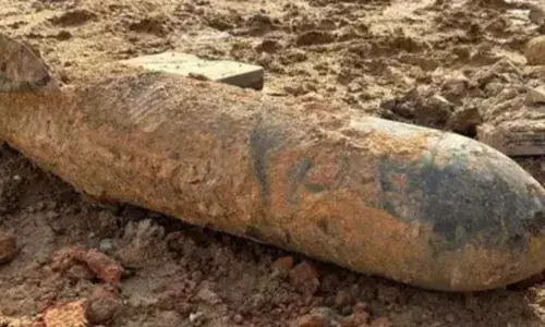 450 ਕਿਲੋਗ੍ਰਾਮ ਦਾ 100 ਸਾਲ ਪੁਰਾਣਾ ਬੰਬ ਮਿਲਿਆ, ਪੈ ਗਈ ਭਾਜੜ