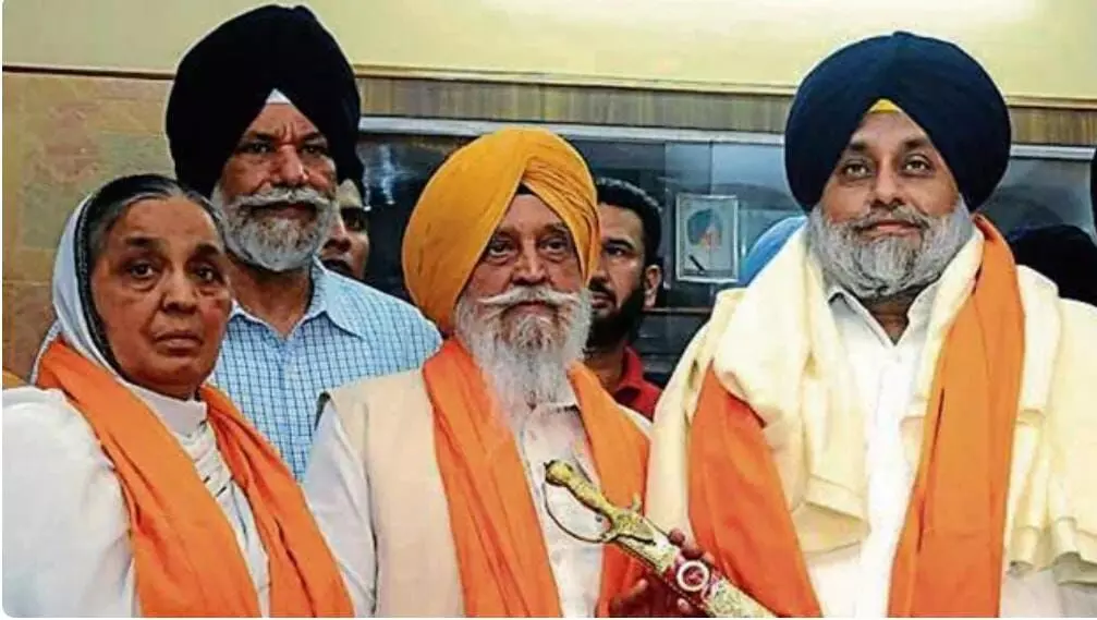 Punjab News: ਸਾਬਕਾ ਮੰਤਰੀ ਹਰਮੇਲ ਟੌਹੜਾ ਦਾ ਅੰਤਿਮ ਸਸਕਾਰ, ਬੇਟਿਆਂ ਨੇ ਲਈ ਚਿਤਾ ਨੂੰ ਅੱਗ Punjab News: ਸਾਬਕਾ ਮੰਤਰੀ ਹਰਮੇਲ ਟੌਹੜਾ ਦਾ ਅੰਤਿਮ ਸਸਕਾਰ, ਬੇਟਿਆਂ ਨੇ ਲਈ ਚਿਤਾ ਨੂੰ ਅੱਗ