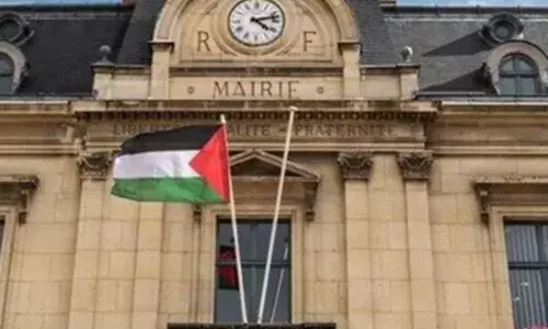 ਫਰਾਂਸ ਵਿੱਚ ਫਲਸਤੀਨੀ ਝੰਡੇ ਲਹਿਰਾਉਣ ਤੇ ਤਣਾਅ, ਇਜ਼ਰਾਈਲ ਅਤੇ ਅਮਰੀਕਾ ਨਾਰਾਜ਼