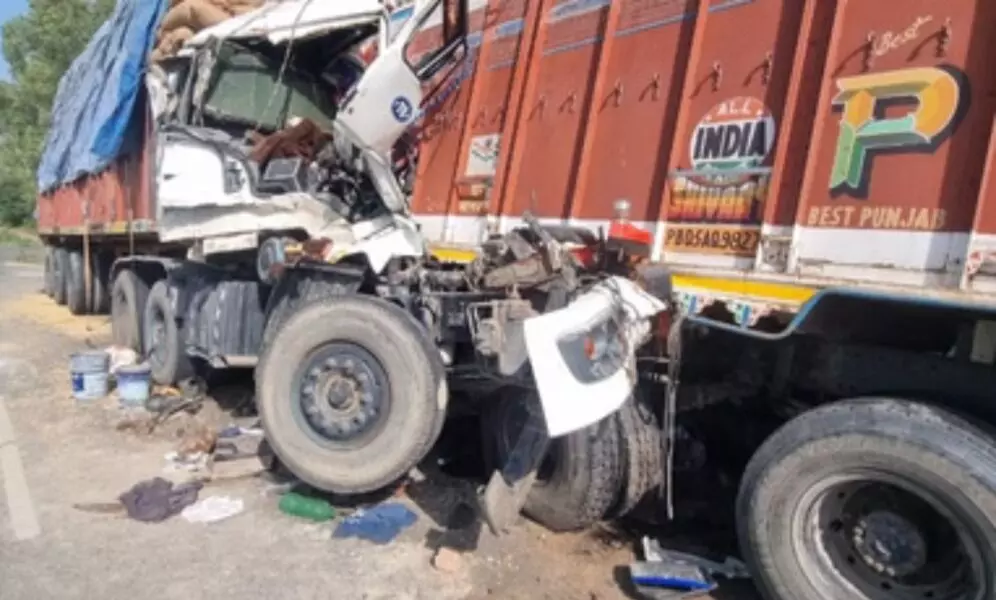 Punjab News: ਦੋ ਟਰੱਕਾਂ ਦੀ ਭਿਆਨਕ ਟੱਕਰ, ਉੱਡੇ ਪਰਖੱਚੇ, ਡਰਾਈਵਰ ਦੇ ਉੱਤੋਂ ਲੰਘਿਆ ਪਹੀਆ