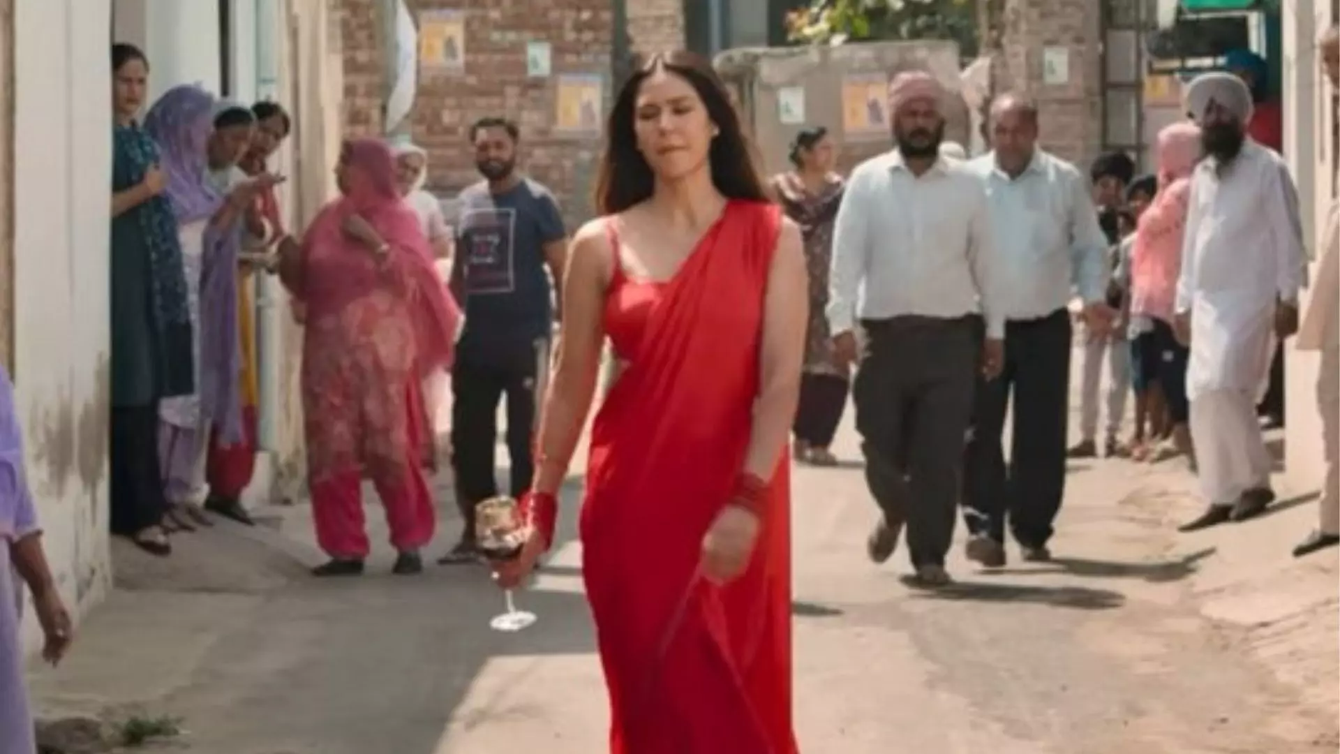 Sonam bajwa ਦੀਆ ਵਧੀਆ ਮੁਸ਼ਕਿਲਾਂ, ਹੋ ਗਈ ਸ਼ਿਕਾਇਤ Sonam bajwa ਦੀਆ ਵਧੀਆ ਮੁਸ਼ਕਿਲਾਂ, ਹੋ ਗਈ ਸ਼ਿਕਾਇਤ