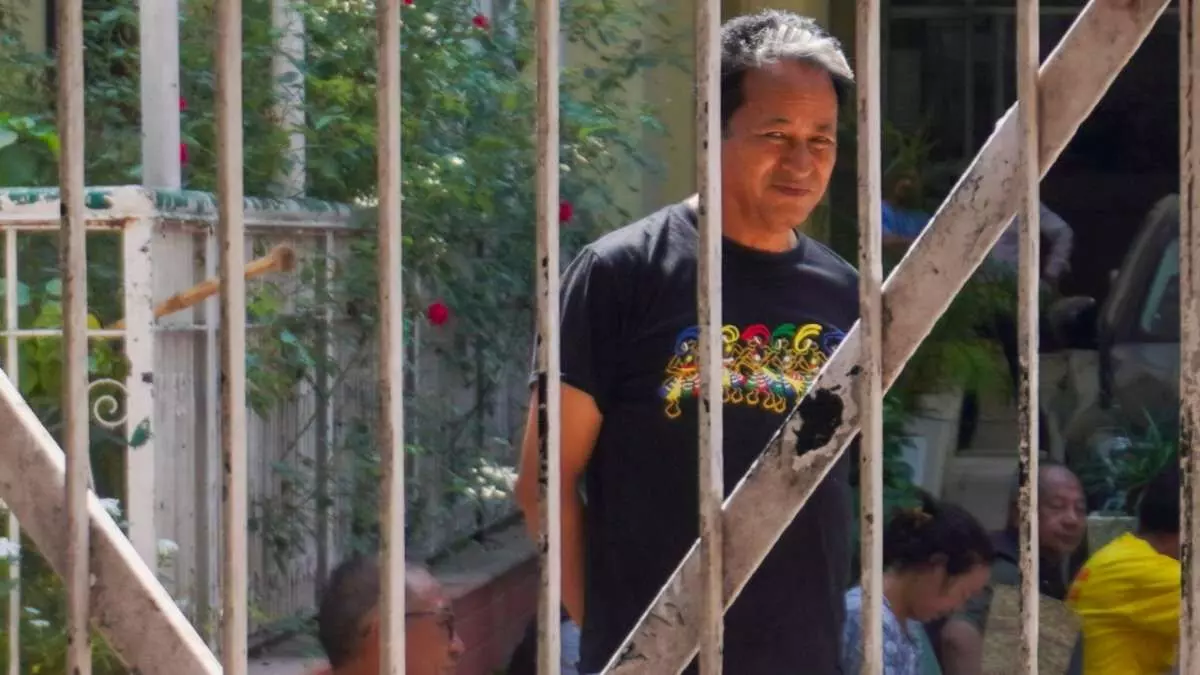 Sonam Wangchuk: ਸੋਨਮ ਵਾਂਗਚੁਕ ਨੂੰ ਜੋਧਪੁਰ ਜੇਲ ਕੀਤਾ ਗਿਆ ਸ਼ਿਫਟ Sonam Wangchuk: ਸੋਨਮ ਵਾਂਗਚੁਕ ਨੂੰ ਜੋਧਪੁਰ ਜੇਲ ਕੀਤਾ ਗਿਆ ਸ਼ਿਫਟ