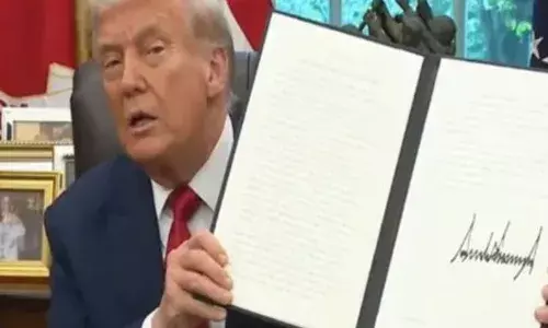 ਟਰੰਪ ਨੇ ਇਸ਼ਤਿਹਾਰਬਾਜ਼ੀ ਵਿਵਾਦ ਤੇ ਕੈਨੇਡਾ ਤੇ 10% ਵਾਧੂ ਟੈਰਿਫ ਲਗਾਇਆ