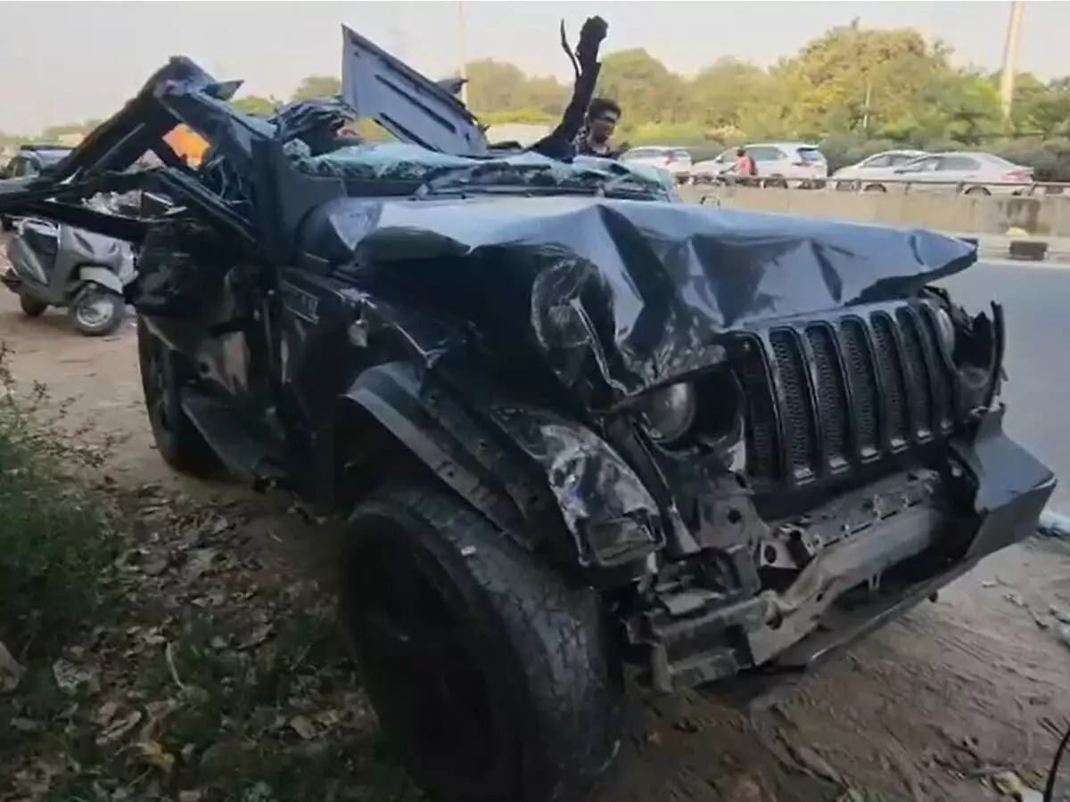 Accident News: ਥਾਰ ਗੱਡੀ ਦਾ ਭਿਆਨਕ ਐਕਸੀਡੈਂਟ, ਡਿਵਾਈਡਰ ਨਾਲ ਟਕਰਾਈ ਬੇਕਾਬੂ ਕਾਰ, 5 ਮੌਤਾਂ Accident News: ਥਾਰ ਗੱਡੀ ਦਾ ਭਿਆਨਕ ਐਕਸੀਡੈਂਟ, ਡਿਵਾਈਡਰ ਨਾਲ ਟਕਰਾਈ ਬੇਕਾਬੂ ਕਾਰ, 5 ਮੌਤਾਂ