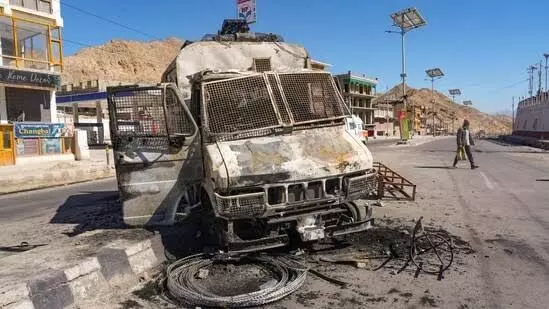 Ladakh Violence: ਲੇਹ ਵਿੱਚ ਚੌਥੇ ਦਿਨ ਵੀ ਕਰਫ਼ਿਊ ਜਾਰੀ, ਖ਼ਤਮ ਹੋਣ ਲੱਗਾ ਖਾਣ ਪੀਣ ਦਾ ਸਾਮਾਨ Ladakh Violence: ਲੇਹ ਵਿੱਚ ਚੌਥੇ ਦਿਨ ਵੀ ਕਰਫ਼ਿਊ ਜਾਰੀ, ਖ਼ਤਮ ਹੋਣ ਲੱਗਾ ਖਾਣ ਪੀਣ ਦਾ ਸਾਮਾਨ