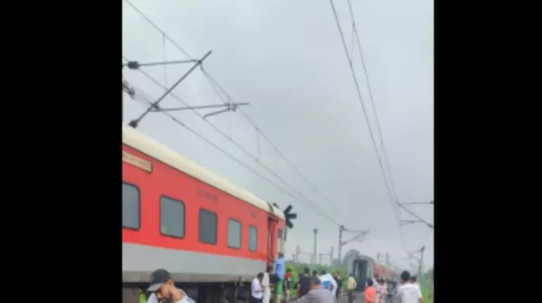 Punjab News: ਟਲ ਗਿਆ ਵੱਡਾ ਹਾਦਸਾ, ਮੁੰਬਈ ਤੋਂ ਅੰਮ੍ਰਿਤਸਰ ਆ ਰਹੀ ਟ੍ਰੇਨ ਤੋਂ ਵੱਖ ਹੋਏ ਡੱਬੇ