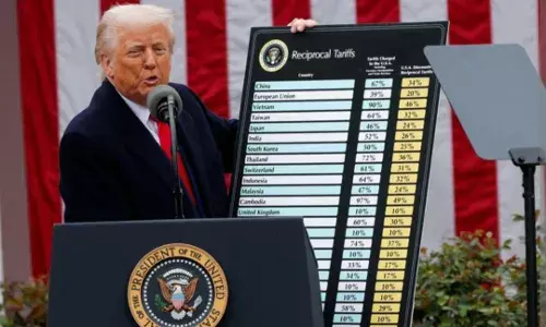 Trump Tariff: ਟਰੰਪ ਦਾ ਇੱਕ ਹੋਰ ਟੈਰਿਫ ਹਮਲਾ, ਅਮਰੀਕਾ ਦੇ ਬਾਹਰ ਬਣਨ ਵਾਲੀਆਂ ਫ਼ਿਲਮਾਂ ਨੂੰ...