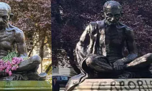 ਯੂ.ਕੇ. ’ਚ ਮਹਾਤਮਾ ਗਾਂਧੀ ਦੇ ਬੁੱਤ ’ਤੇ ਲਿਖੇ ਇਤਰਾਜ਼ਯੋਗ ਨਾਹਰੇ